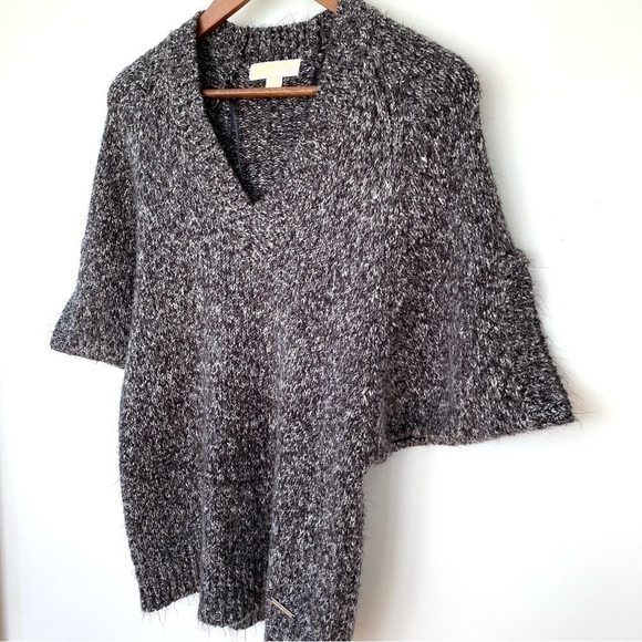 Michael Kors sweater with v-neck and short bat-wing sleeves - Picture 3 of 11